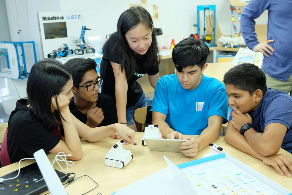 Silicon Valley’s Code Hobbits visit Makeblock to Learn How to Build Tech Products