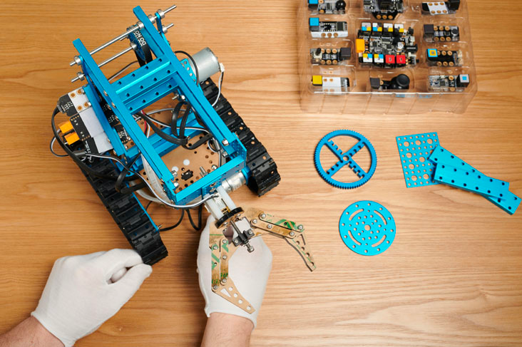 How to Build a Robot? Ultimate guide for kids of all stages